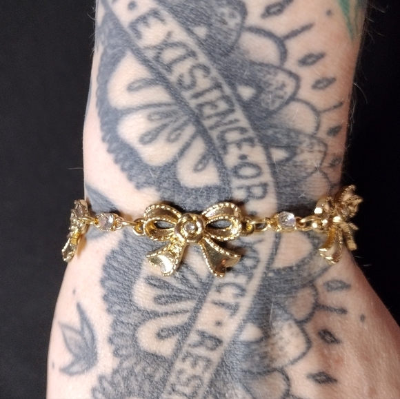 Gold And Rhinestone Bow Bracelet - Picture 3 of 9